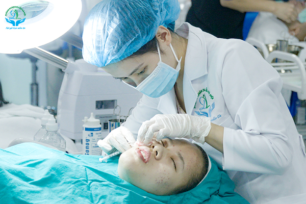 Trẻ hóa da đa tầng giải pháp chăm sóc da khỏe, đẹp, an toàn tại Phòng khám da liễu Hà Nội tiem meso 2