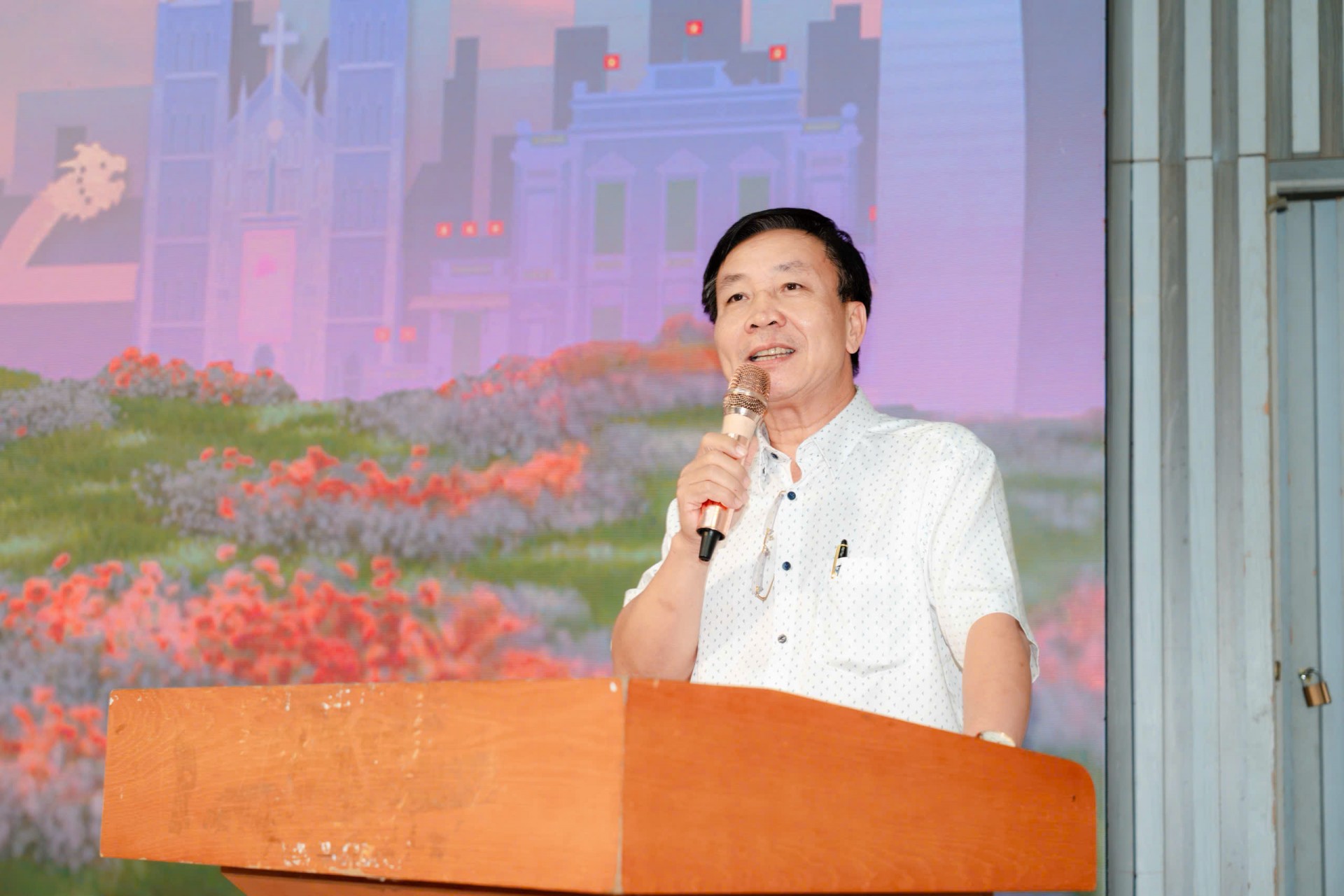 TS. Lê Thế Tài - Đảng Uỷ viên - Chủ tịch công đoàn - Trưởng phòng Công tác sinh viên phát biểu tại chương trình.