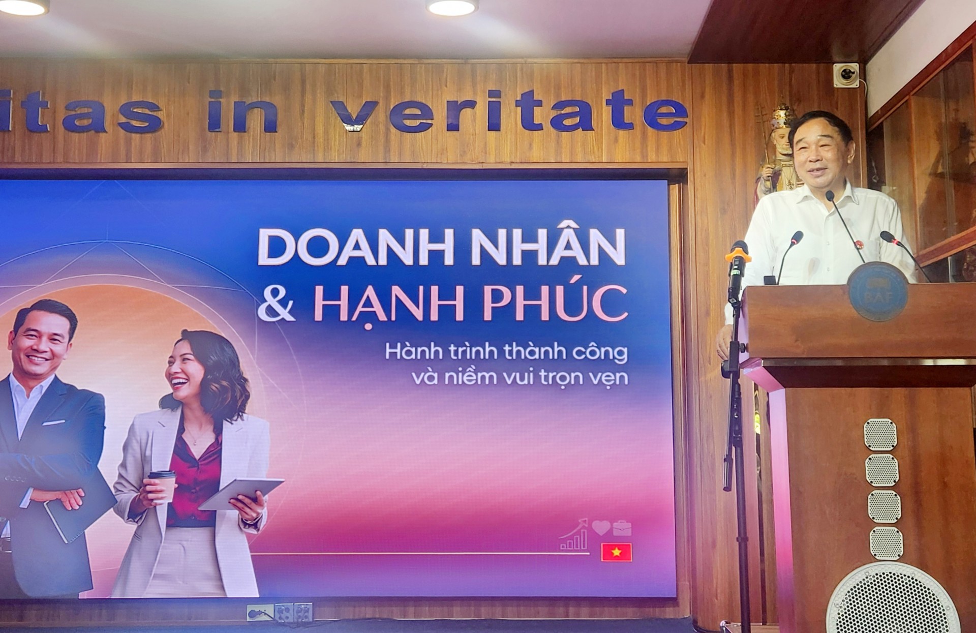 TTND.GS.TS Trương Việt Bình- Chủ tịch Hội Nam Y Việt Nam- Diễn giả của chương trình