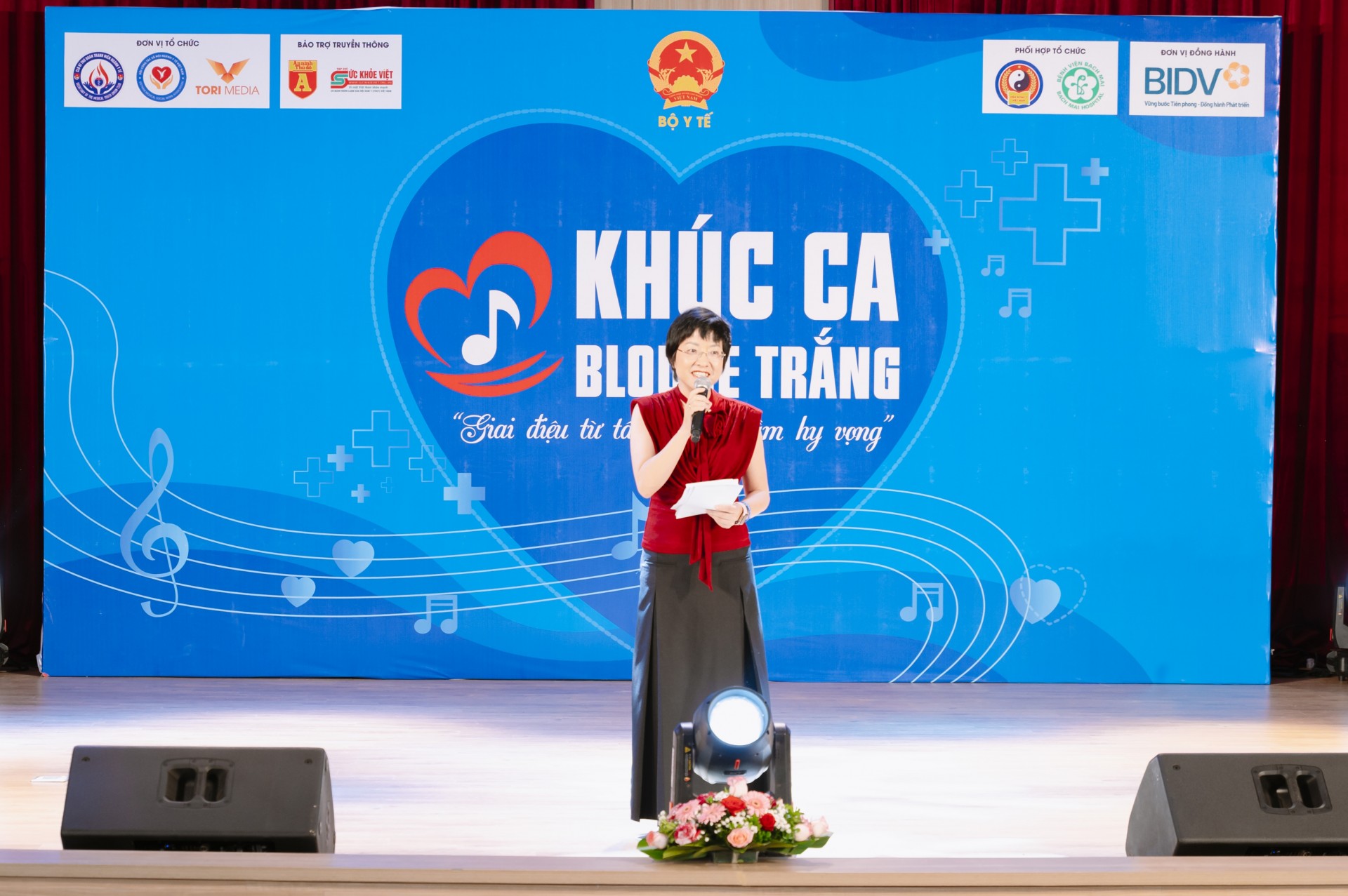 Khúc Ca Blouse Trắng 2026": Giai Điệu Từ Tâm Khơi Mầm Hy Vọng Tại Bệnh Viện Bạch Mai Cơ Sở Ninh Bình Nữ MC duyên dáng Thảo Vân đồng hành cùng chương trình