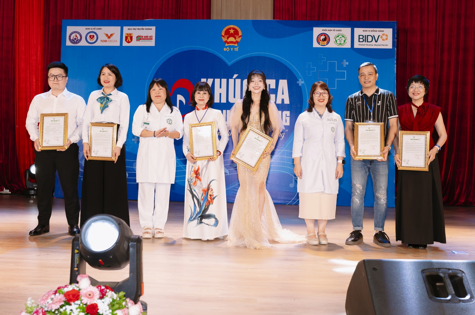 Khúc Ca Blouse Trắng 2026": Giai Điệu Từ Tâm Khơi Mầm Hy Vọng Tại Bệnh Viện Bạch Mai Cơ Sở Ninh Bình Lãnh đạo Bệnh viện Bạch Mai cảm ơn các đơn vị tổ chức và tài trợ chương trình