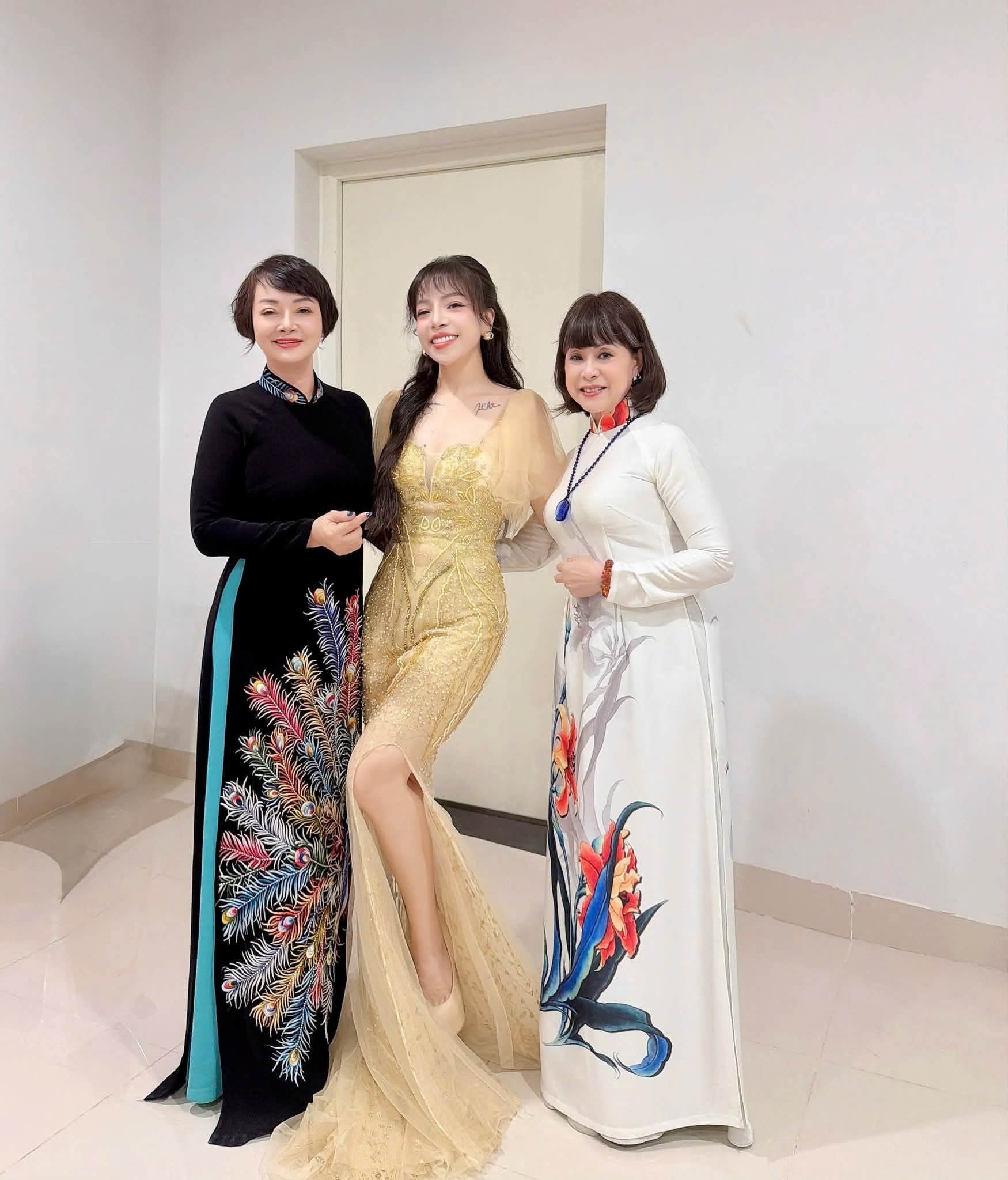 Khúc Ca Blouse Trắng 2026": Giai Điệu Từ Tâm Khơi Mầm Hy Vọng Tại Bệnh Viện Bạch Mai Cơ Sở Ninh Bình fb img 178589971789320260805141500