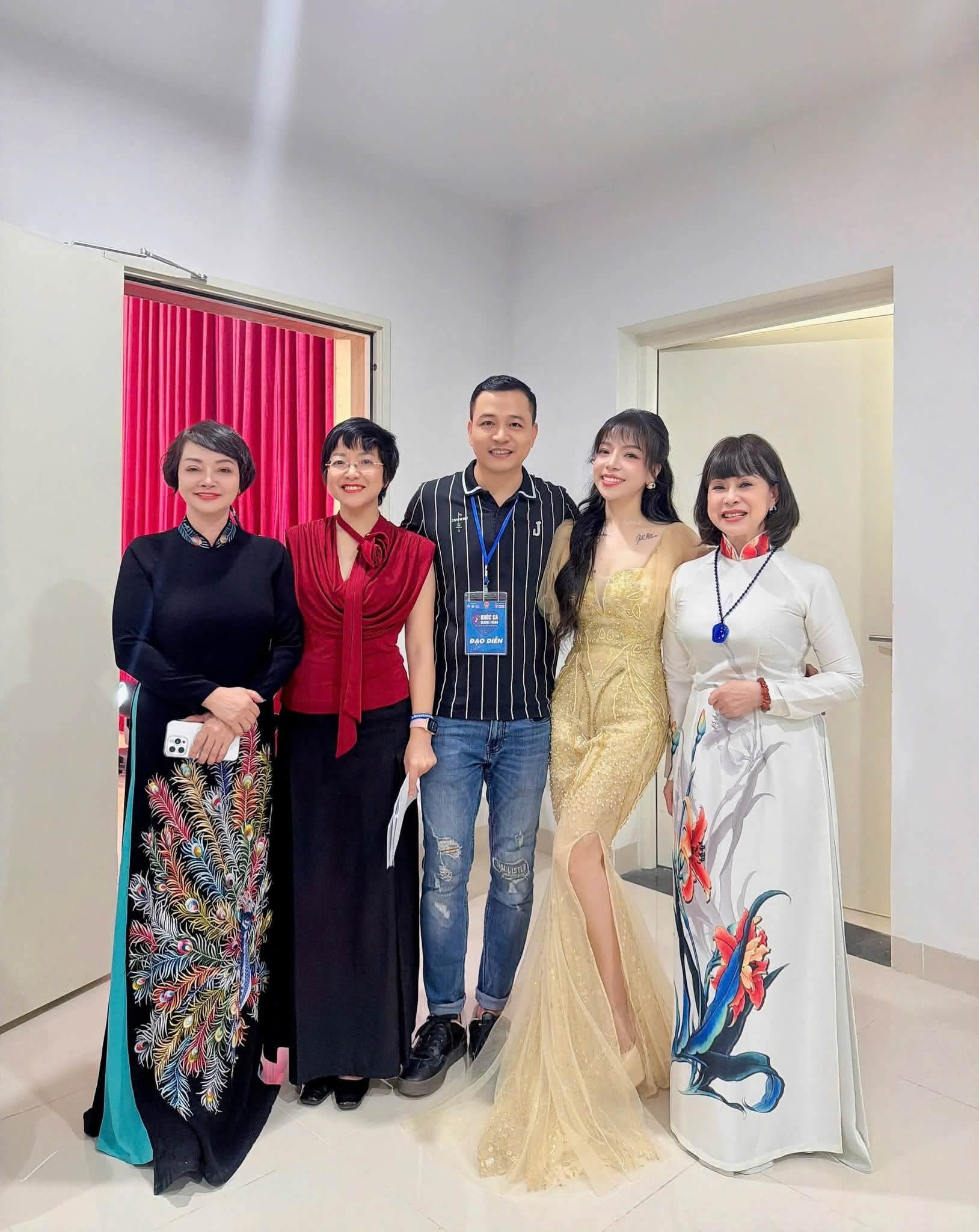 Khúc Ca Blouse Trắng 2026": Giai Điệu Từ Tâm Khơi Mầm Hy Vọng Tại Bệnh Viện Bạch Mai Cơ Sở Ninh Bình fb img 178589974894020260805141506