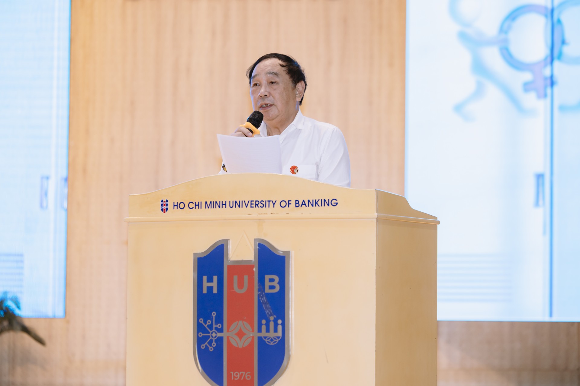 Trường Đại học Ngân hàng TP.HCM với chương trình truyền thông giáo dục Sức khỏe Tình dục và Sức khỏe Sinh sản “Chuyện khó nói to” TTND.GS.TS Trương Việt Bình- Chủ tịch Hội Nam Y Việt Nam chia sẻ tại chương trình
