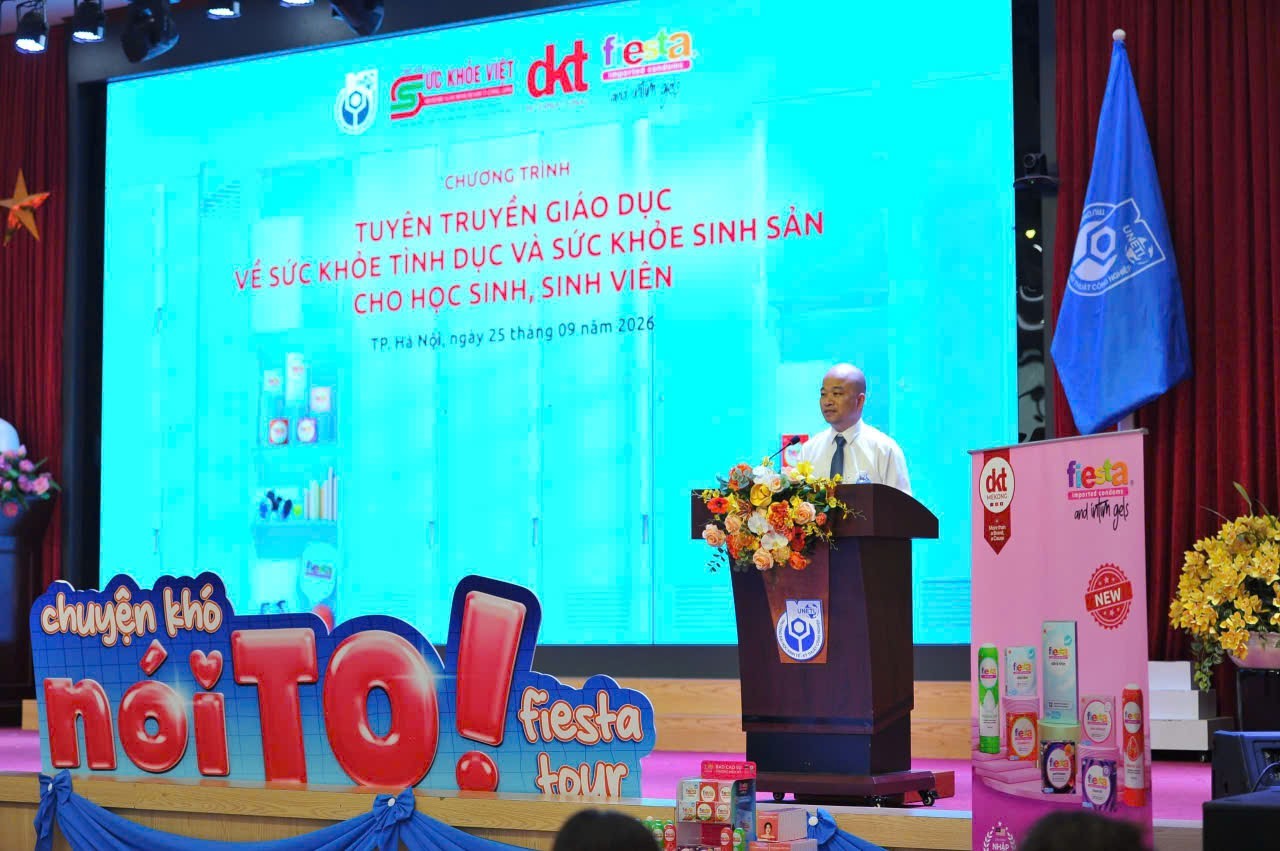 Trang bị kiến thức sức khỏe sinh sản cho giới trẻ: Khi "Chuyện khó, nói to" trở thành chìa khóa tự chủ tương lai Nhà báo Nguyễn Đình Khải- Phó Tổng Biên tập Tạp chí Sức Khỏe Việt, Trưởng Ban Tổ chúc phát biểu khai mạc chuong trình Tuyên truyền giáo dục về SKTD và SKSS cho Sinh viên Trường ĐH KTKTCN